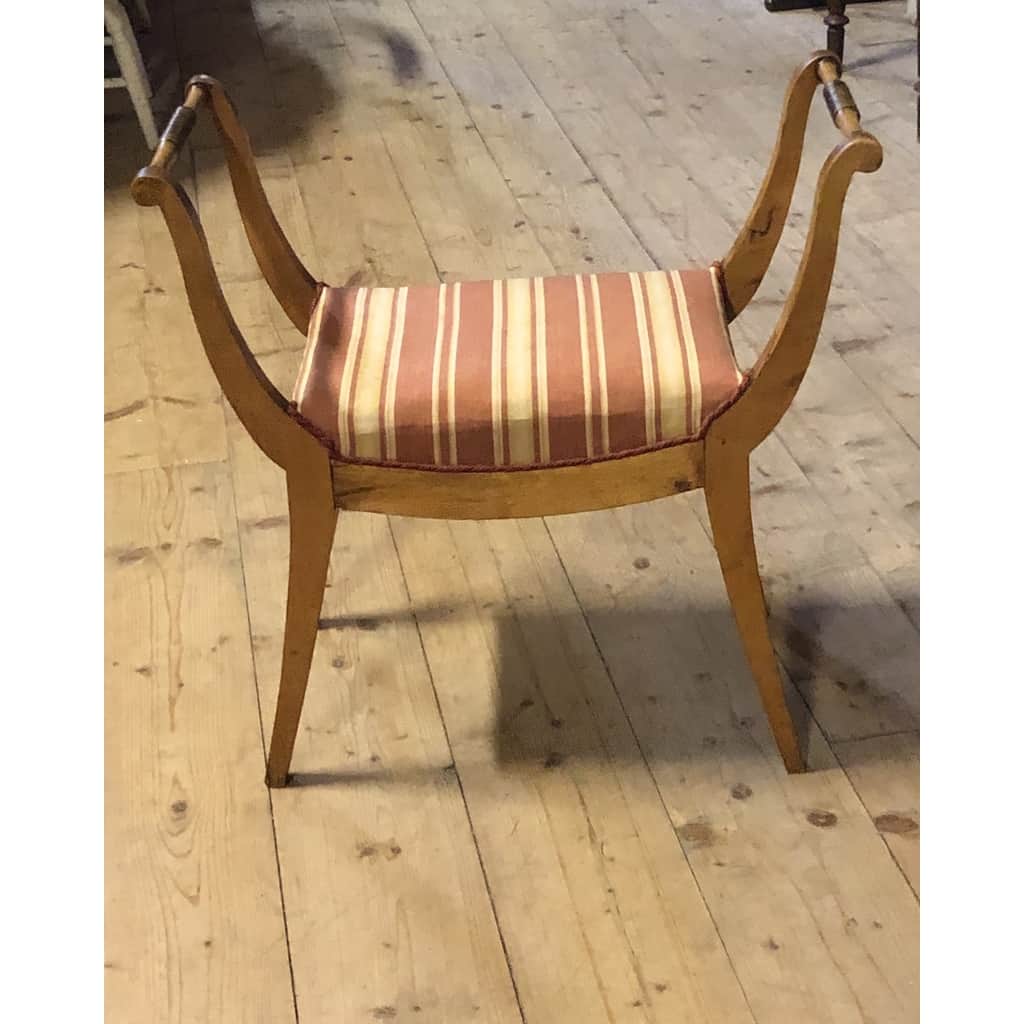 Antik taburett i björk sadelgjord 18-tal – begagnad bord & stolar hos ReFurn Lidingö
