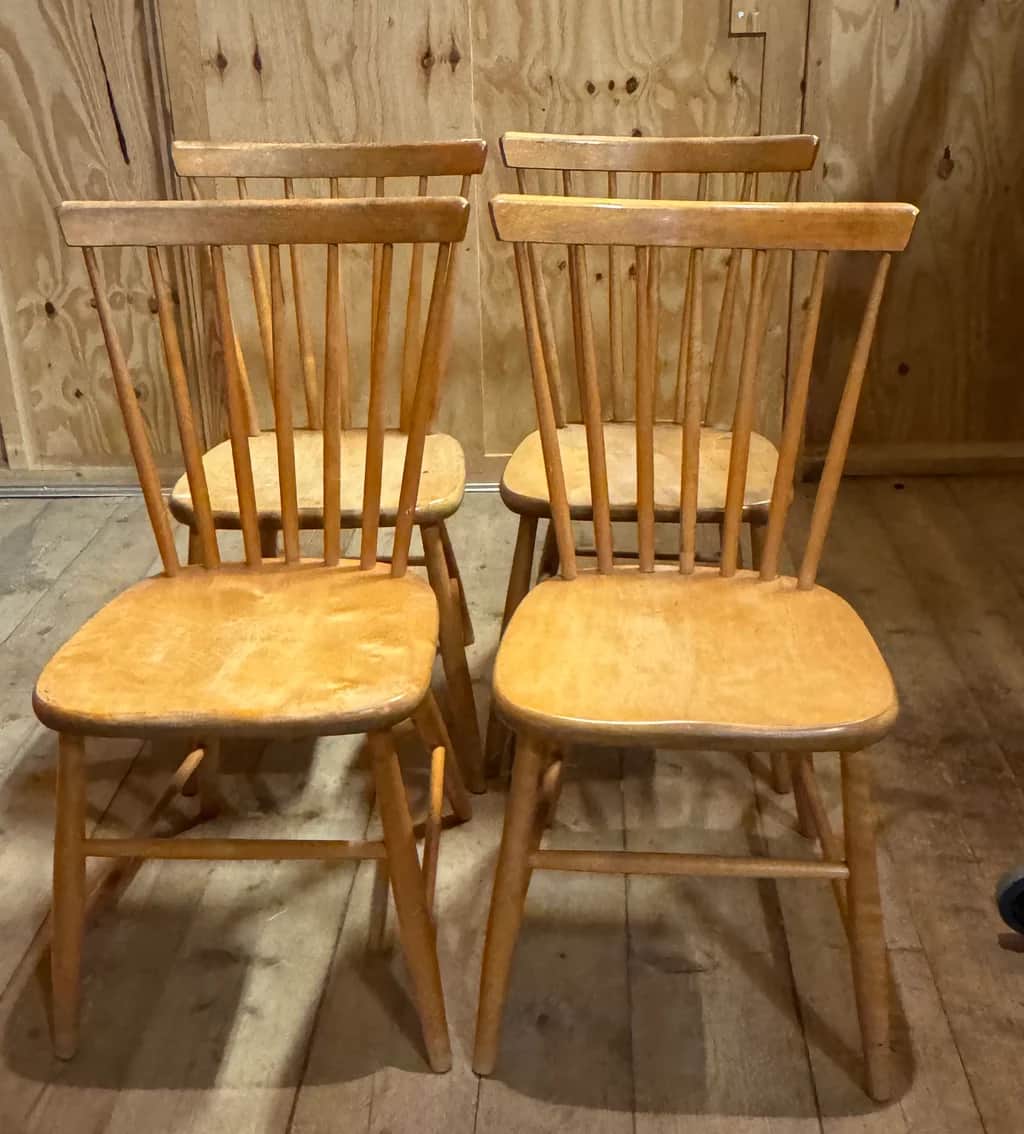 4 trärena pinnstolar – begagnad bord & stolar hos ReFurn Lidingö