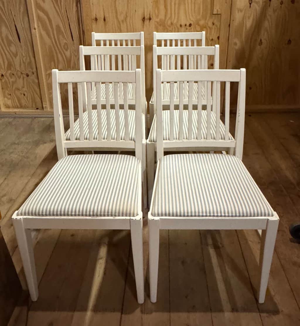 6 stolar i Leksandsstil – begagnad bord & stolar hos ReFurn Lidingö