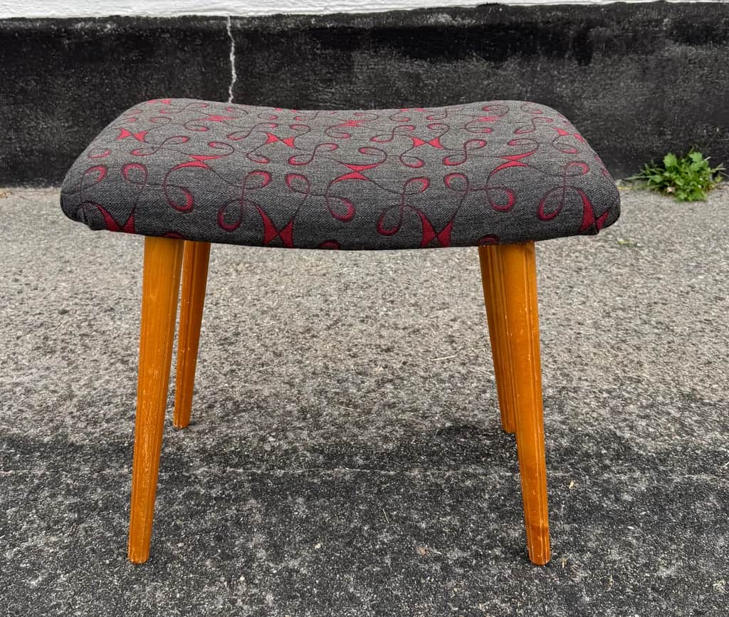Pall retro – begagnad bord & stolar hos ReFurn Lidingö