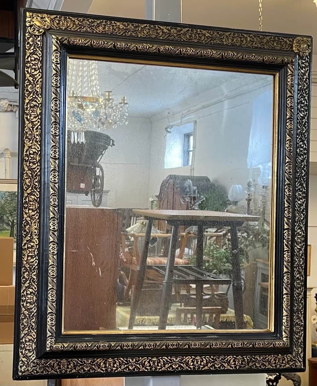 Spegel med träram, 1800 tal – begagnad inredning hos ReFurn Lidingö