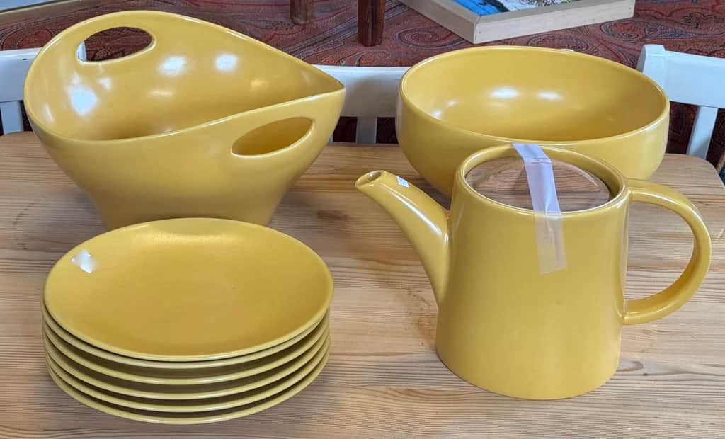 Höganäs keramik – begagnad keramik & porslin hos ReFurn Lidingö