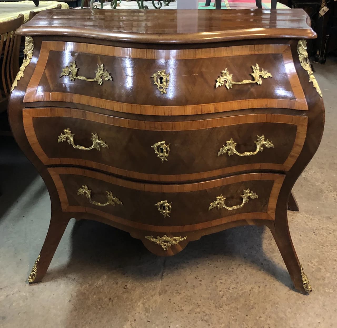 Läcker antik byrå , rokoko 1800 tal