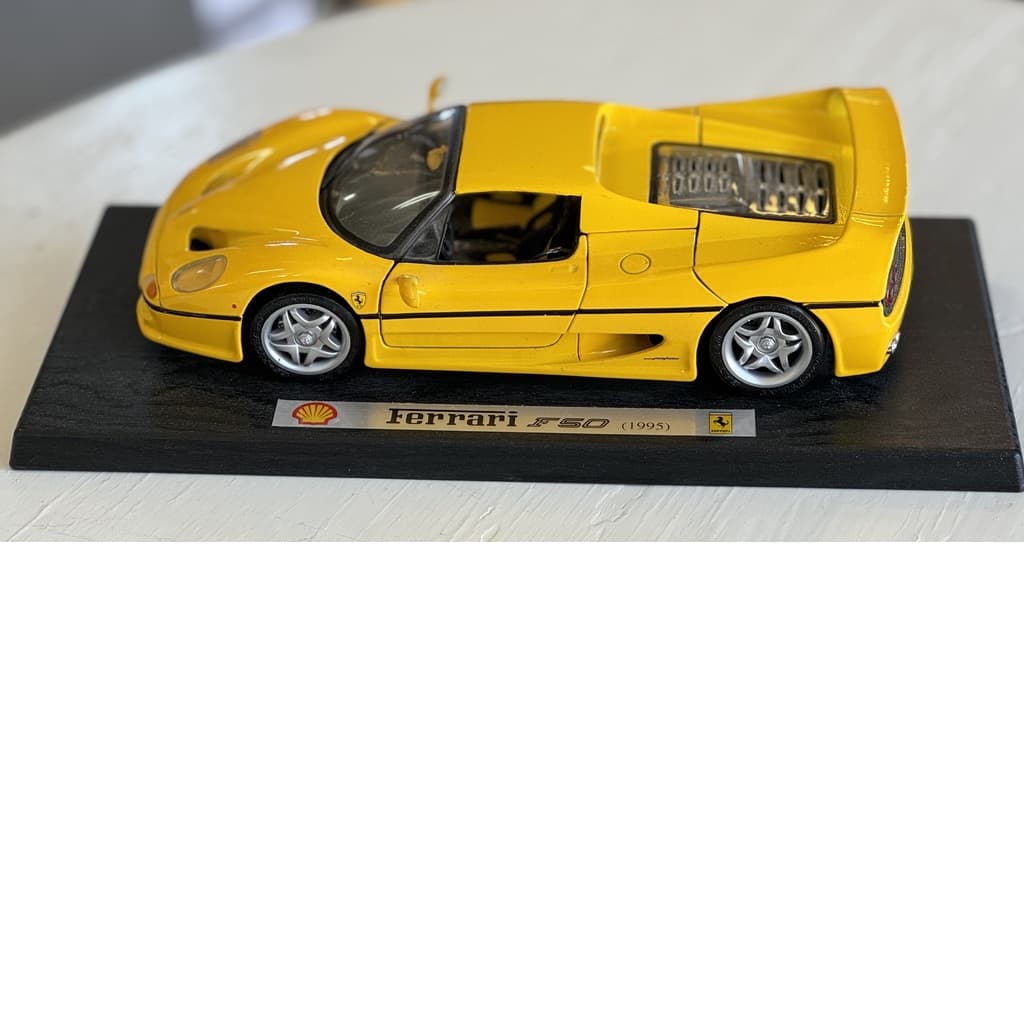 Läcker gul modellbil, Ferrari F50, skala 1:18