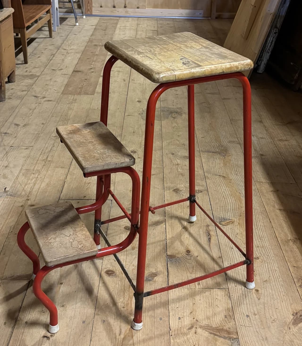 Röd stegpall