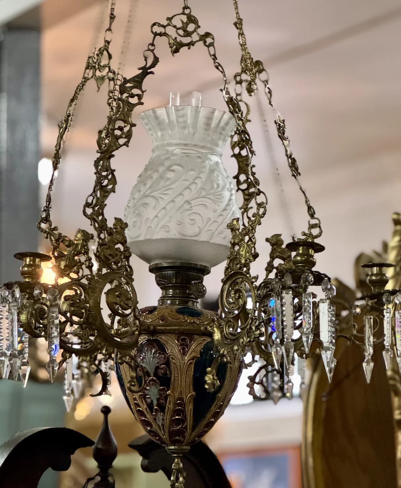 Vacker fotogenlampa med 6 ljushållare