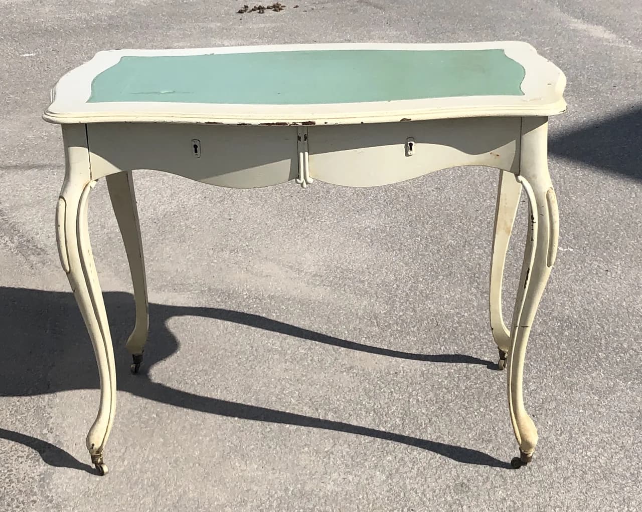 Härligt bord / skrivbord med 2 lådor