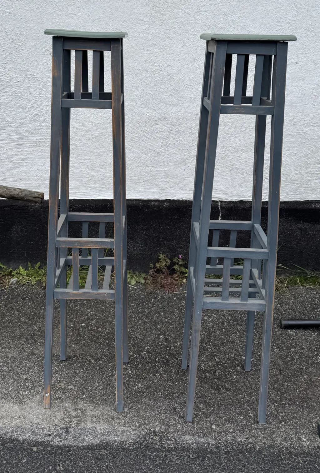 Hög fin piedestal