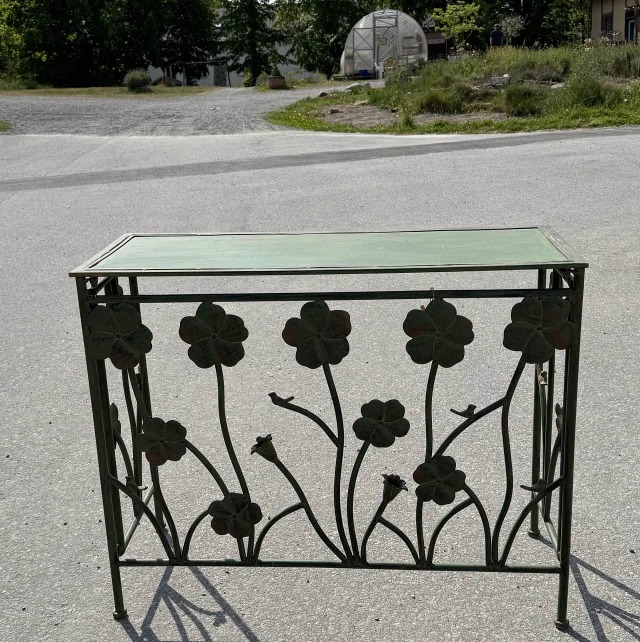 Vackert konsolbord / entrebord, Danmark – begagnad bord & stolar hos ReFurn Lidingö