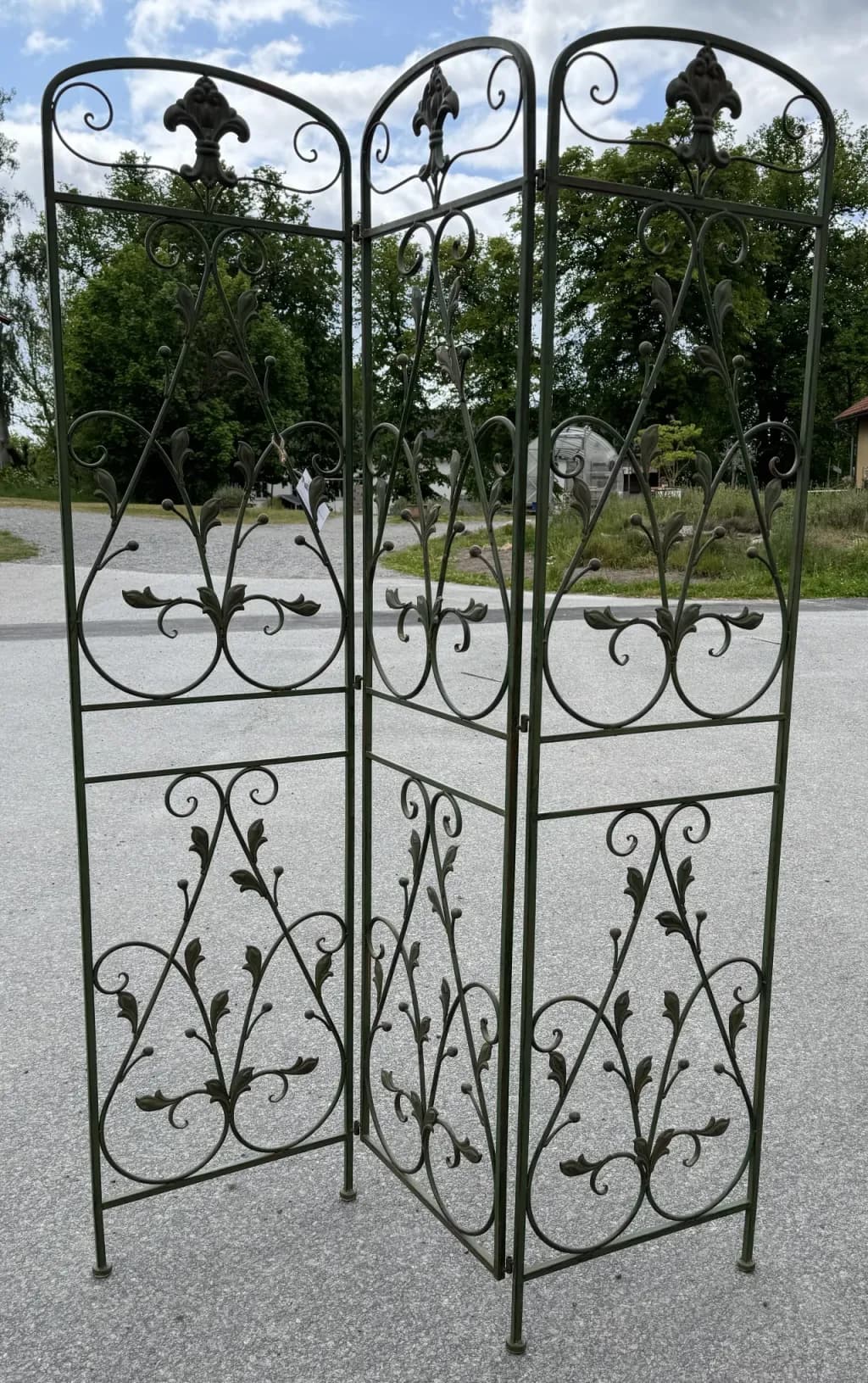 Underbar vikvägg i patinerad metall, Danmark