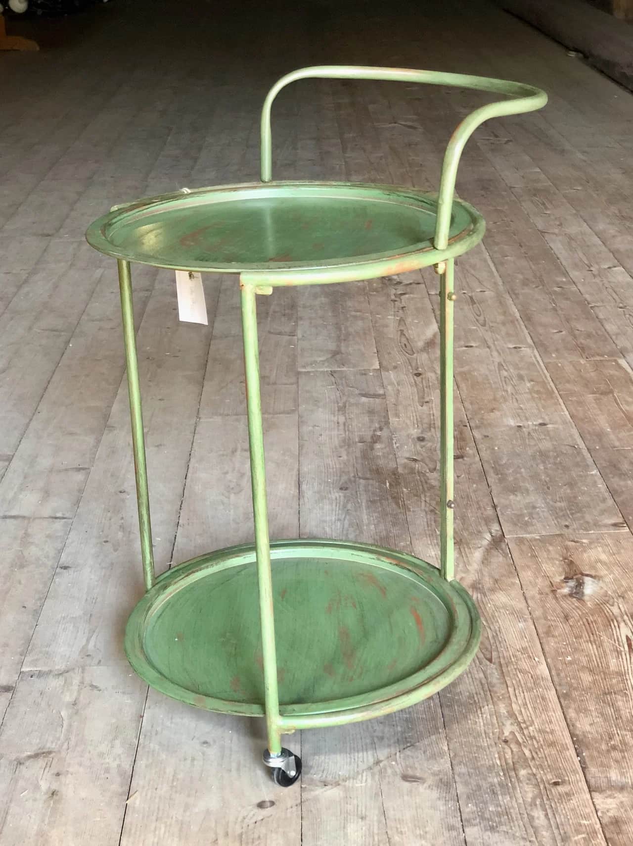 Läckert bord på hjul, Danmark – begagnad bord & stolar hos ReFurn Lidingö