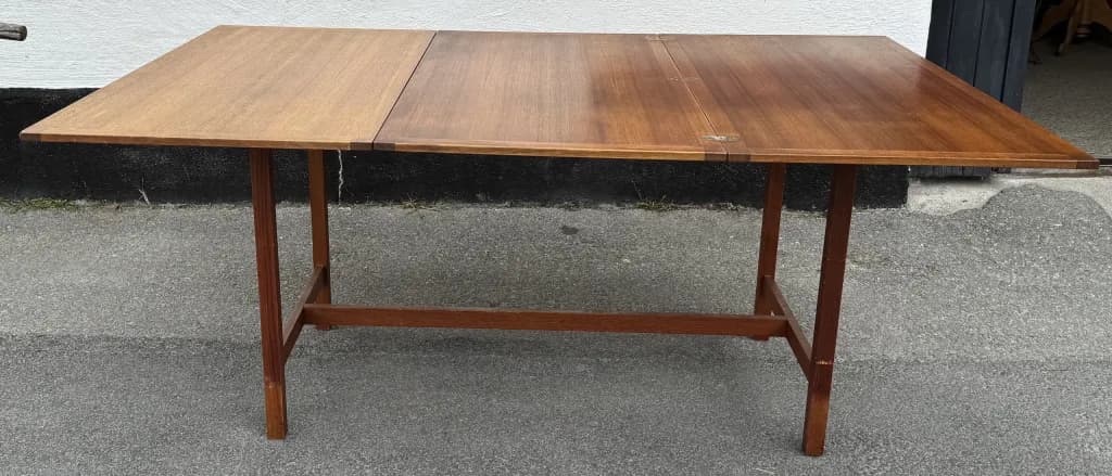 Underbart matbord / slagbord i teak, Eskelius