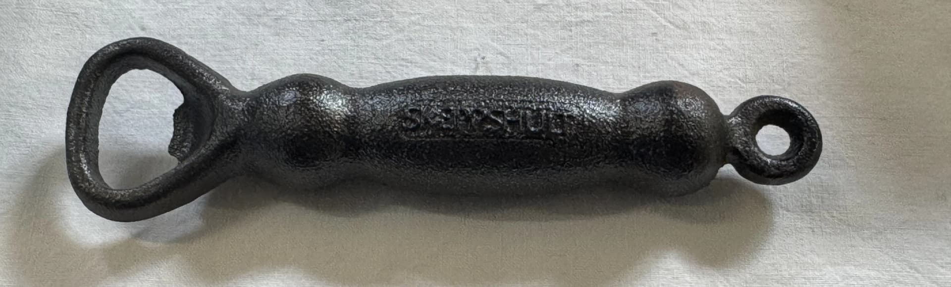Läcker kapsylöppnare, Skeppshult gjutjärn