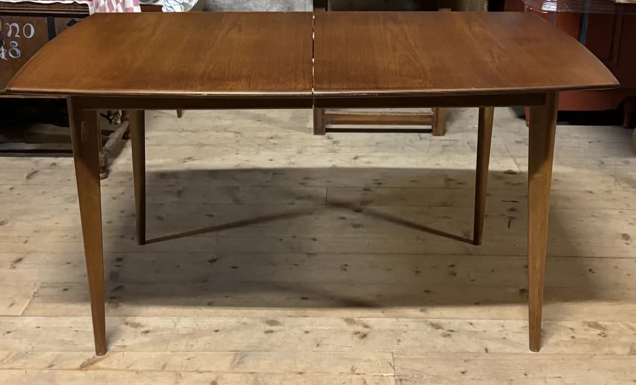 Fint matbord i teak, JOC