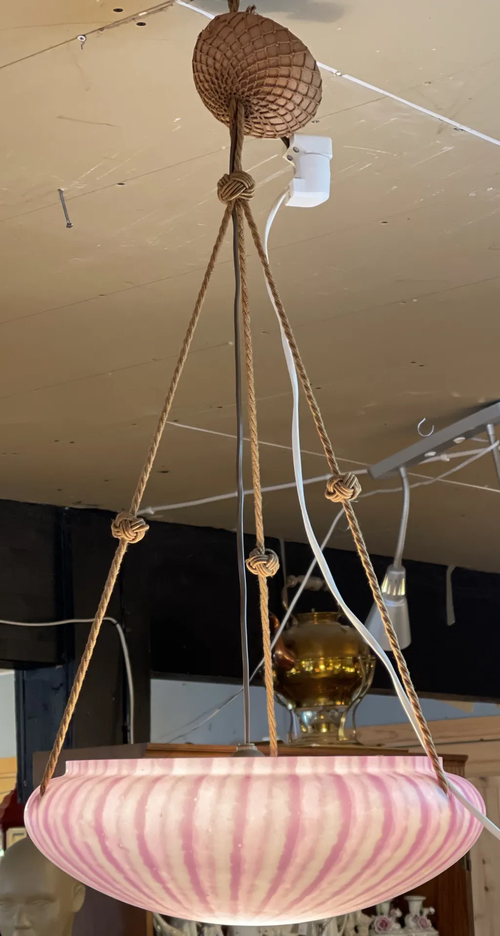 Vacker taklampa i porslin, 1930-40 tal
