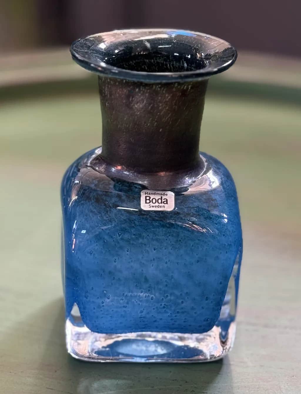 Vacker vas, B. Vallien för Kosta Boda – begagnad hemtextil & prydnad hos ReFurn Lidingö