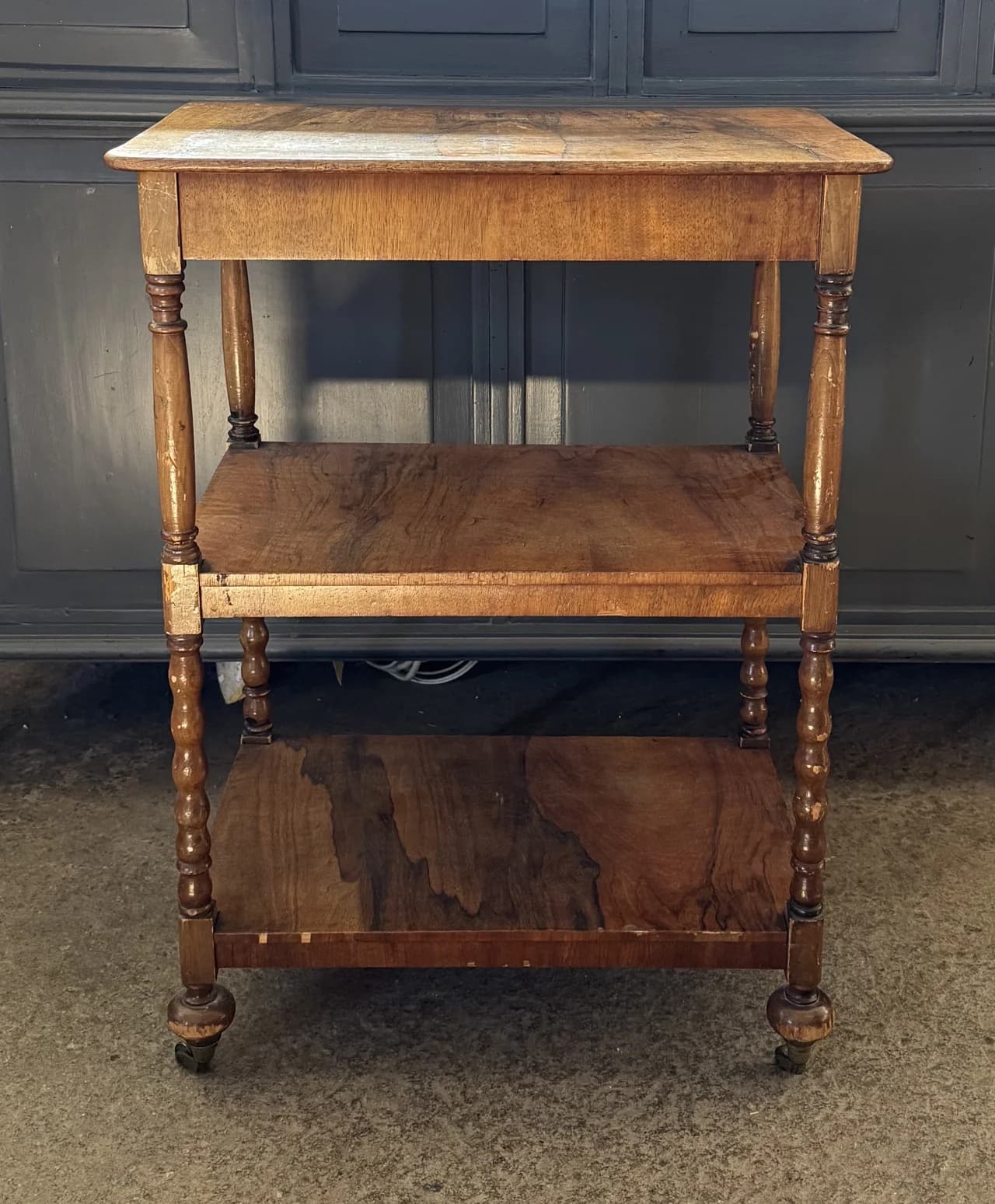 Sidobord med låda, hyllor och hjul, 1800 tal