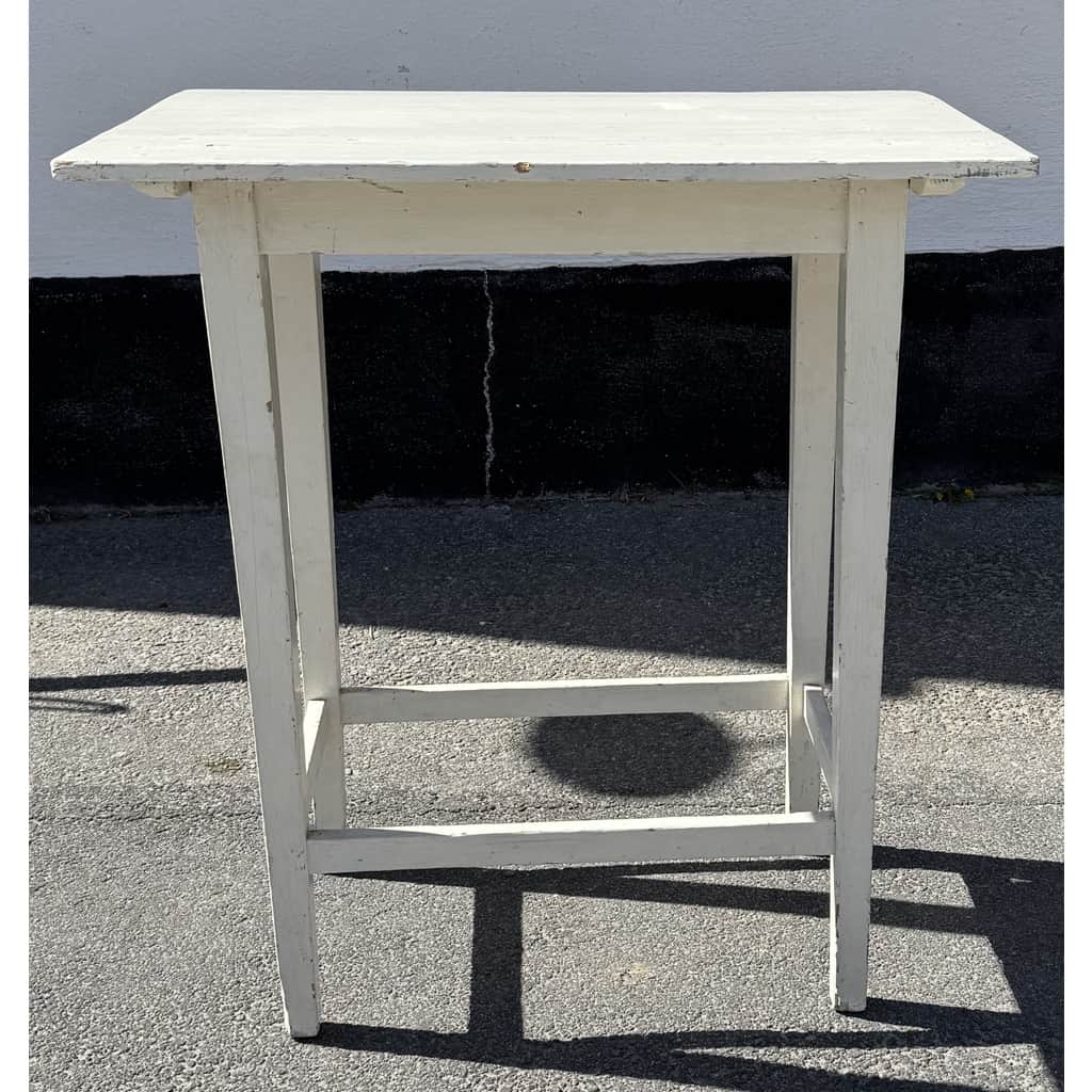 Högt vitt bord